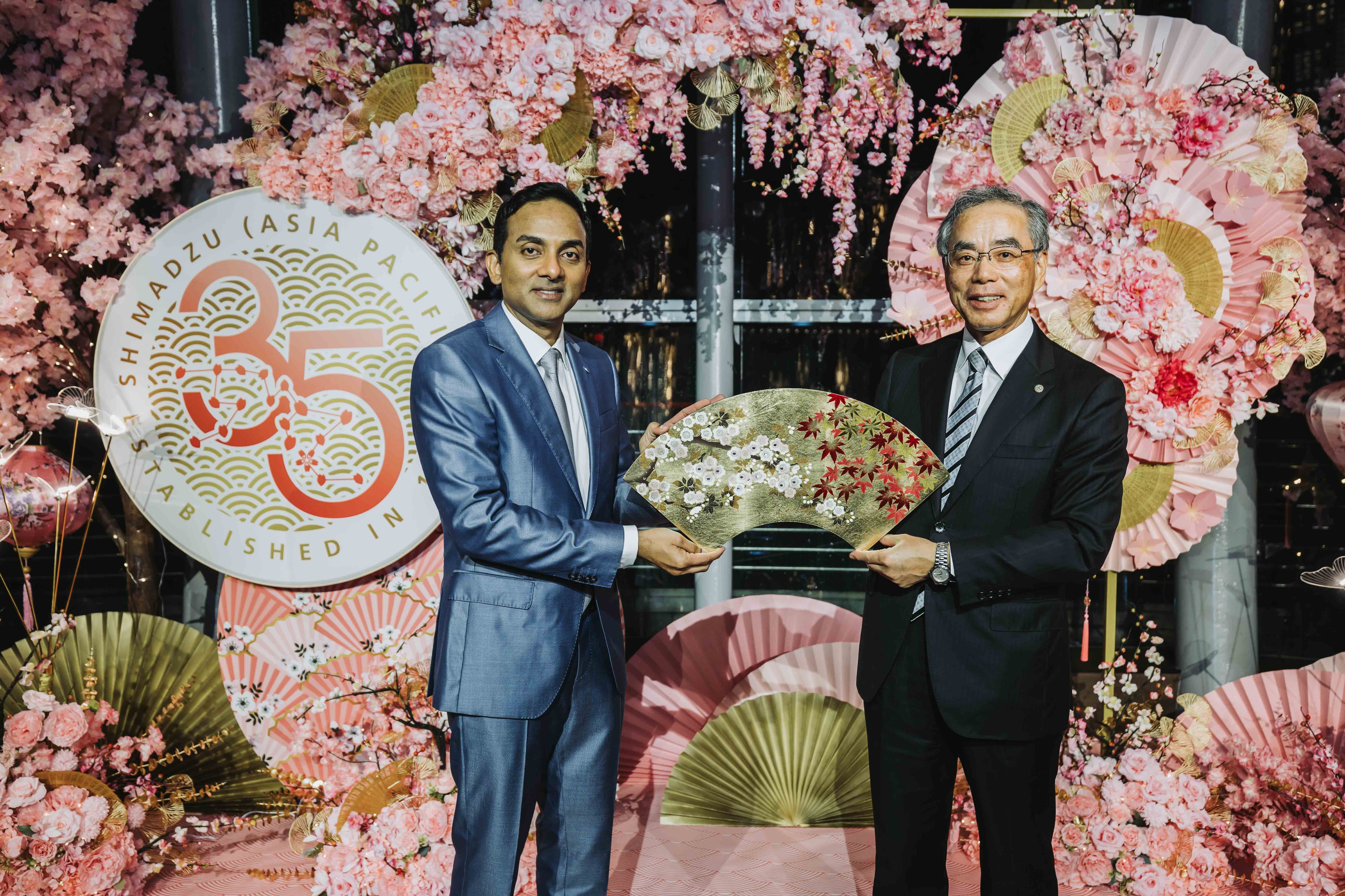 Presentation Of Golden Fan By President Yamamoto-san